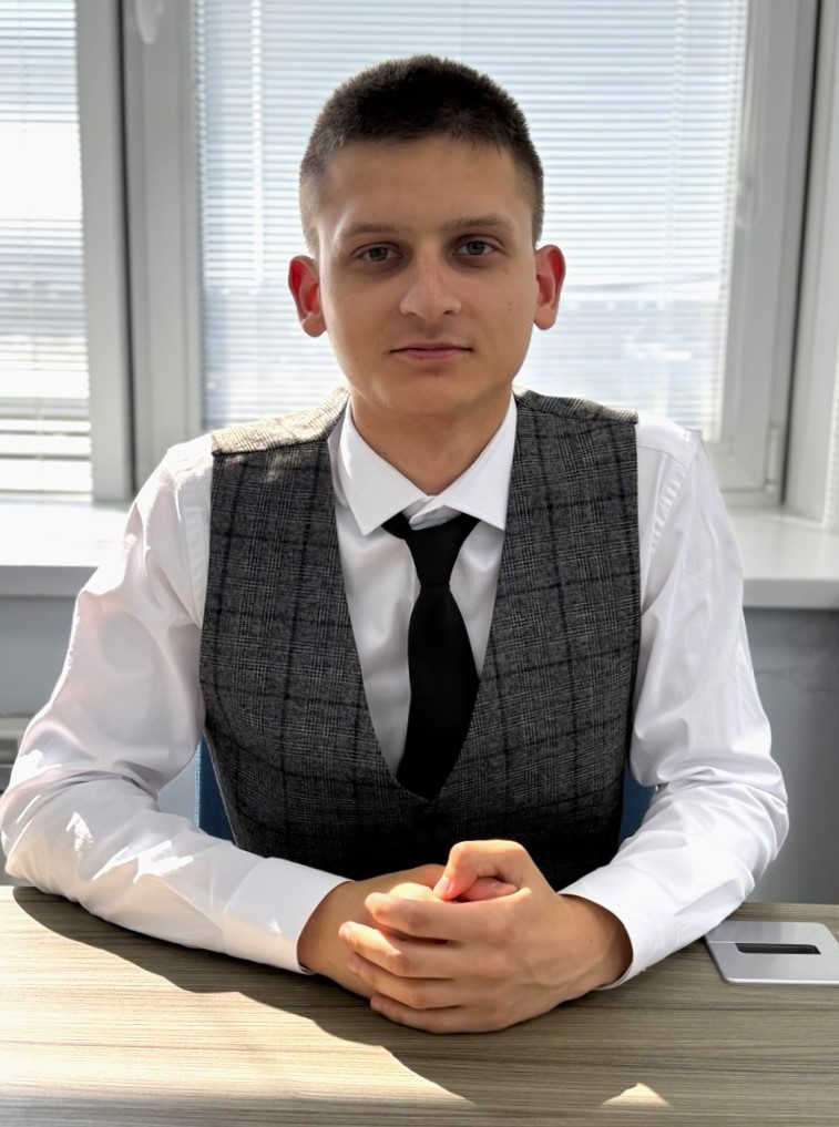  Максим Сергеевич